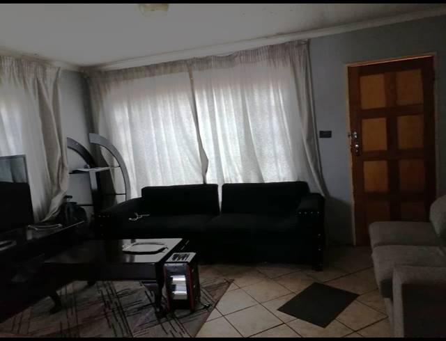 2 BEDROOM HOUSE FOR SALE IN MOHLAKENG